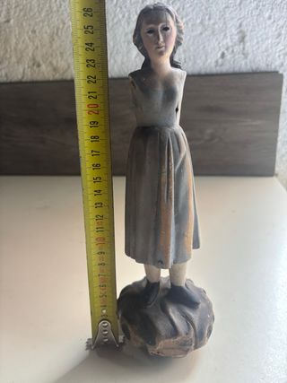 Antigua figura religiosa tallada