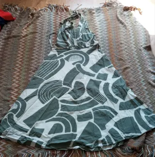 Vestido de verano verde y blanco