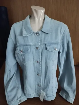 Chaqueta vaquera bordada flores