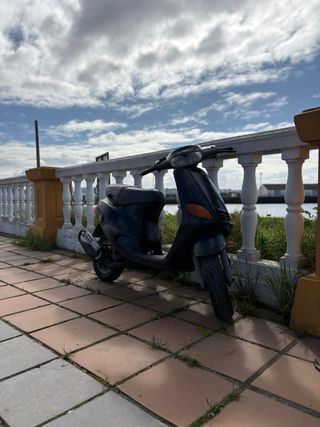 Zip 49cc Scooter Negra