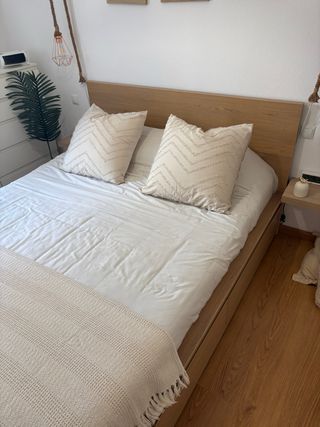 Cama Malm Ikea. Con 4 cajones. Precio negociable.