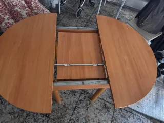 Mesa redonda de madera