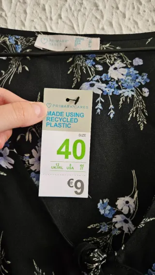 Blusa negra floral manga larga