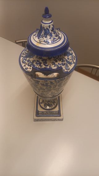 Vaso ceramica blu e bianco decorato