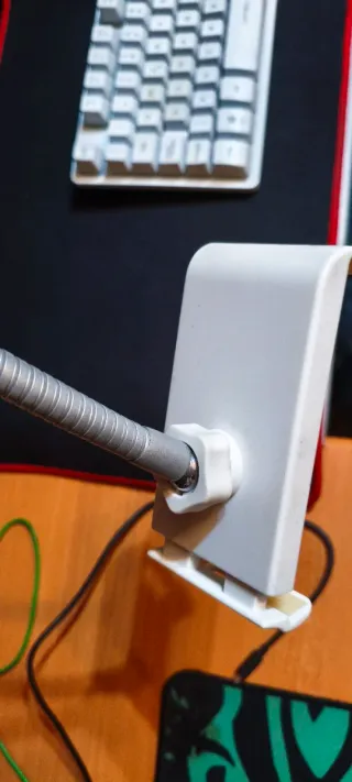 Supporto universale per tablet e smartphone