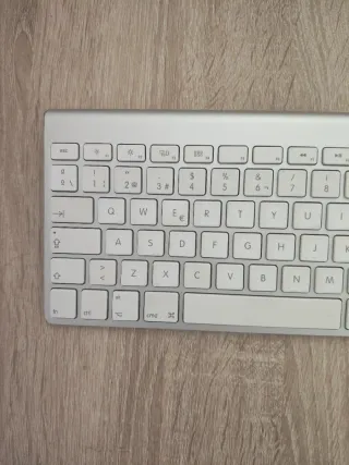 Teclado Inalámbrico Apple Plata