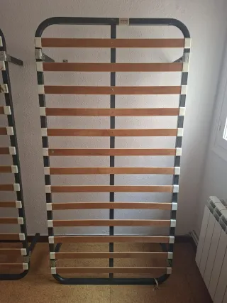 2 Somieres metálicos con lamas de madera
