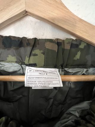 Traje de tormenta pixelado BOSCOSO