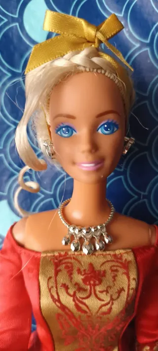 Barbie Vintage in Rosso e Oro