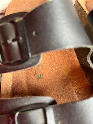 Sandalias negras de tiras