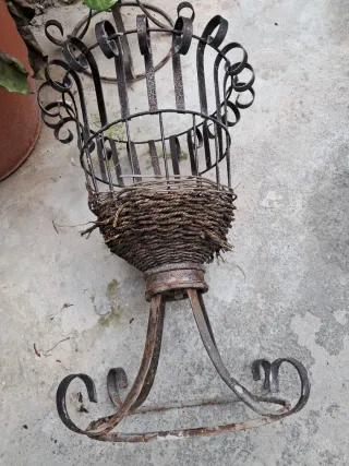 2 Maceteros Forja y Mimbre