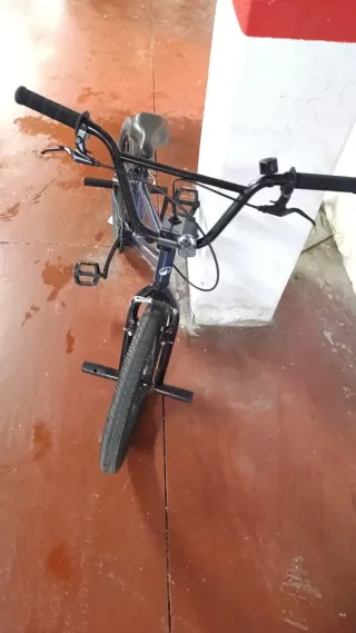 Bicicleta BMX azul