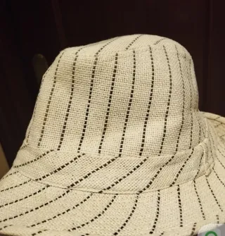 Gorro de paja con rayas