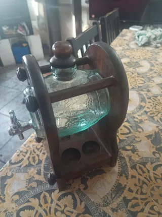 Licorera de madera y cristal