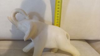 Elefante in polvere di alabastro