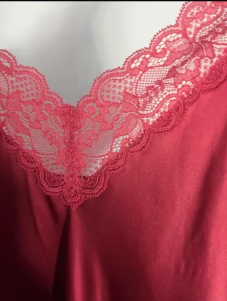 Camisón de seda con encaje
