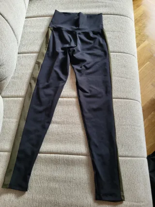 Leggings deportivos negro y verde militar