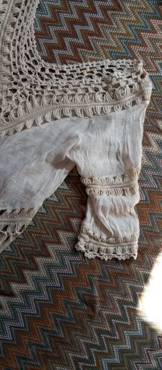 Blusa de verano con flecos y crochet