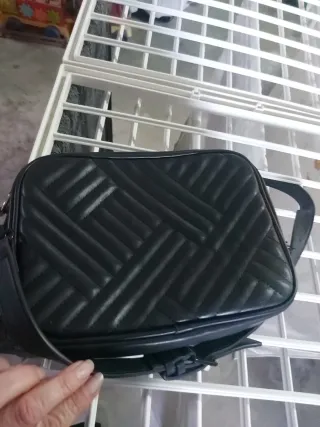 Bolso Parfois negro acolchado