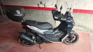 Aprilia SR GT 125 Scooter Automática Negra