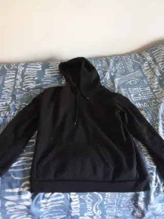 Sudadera con capucha negra