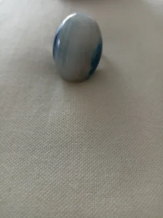 Anillo azul y blanco
