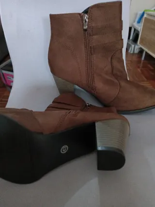 Botín tacón marrón