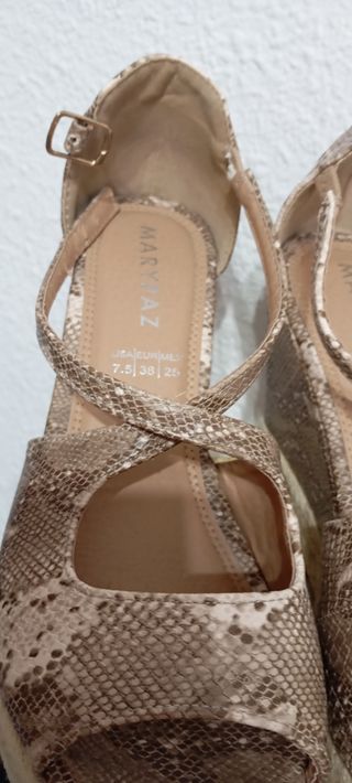 Sandalias cuña Marypaz piel serpiente