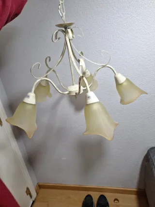 Lámpara colgante clásica de metal y cristal