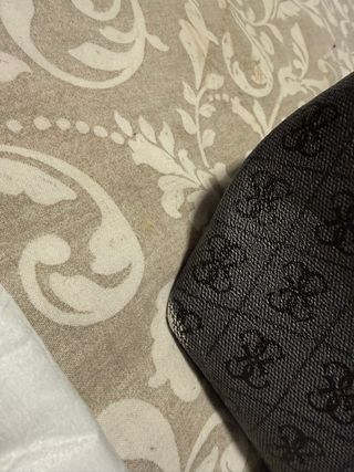 Bolso Guess gris con monedero