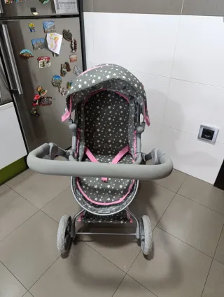Carrito de muñecas gris con estrellas