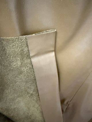 Falda midi polipiel verde ZARA con cinturón