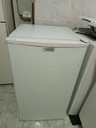 Congelador vertical Frigelux pequeño