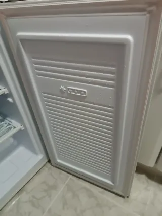 Congelador vertical Frigelux pequeño