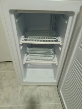 Congelador vertical Frigelux pequeño