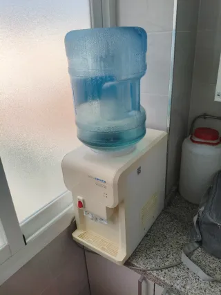 Dispensador de agua eléctrico