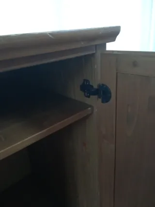 Armario de madera marrón