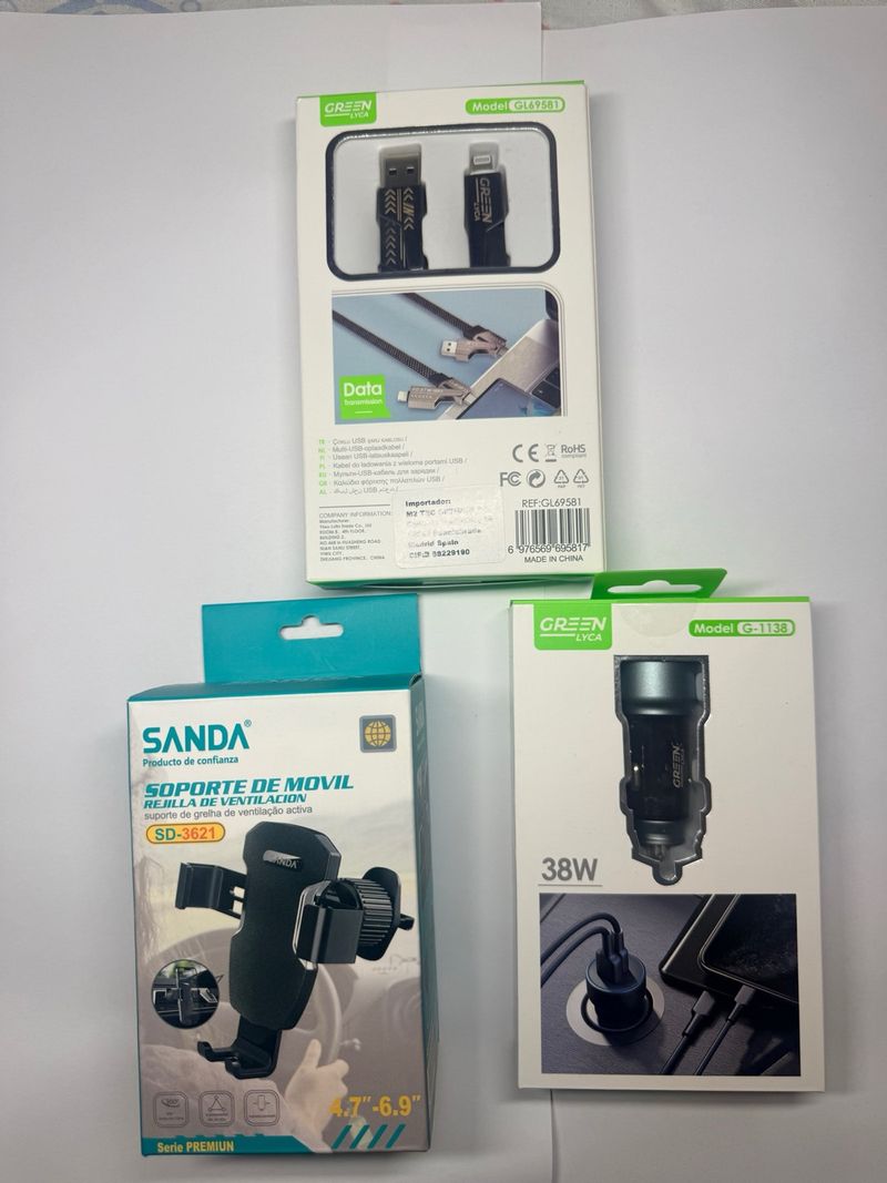 Kit Coche: Soporte Móvil, Cargador y Cable