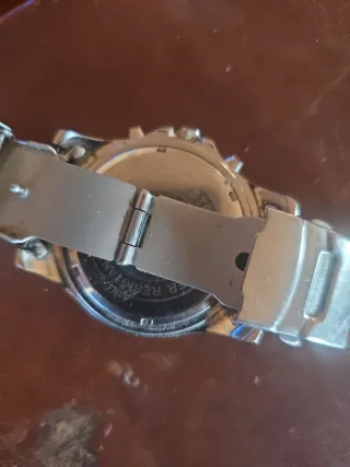 Reloj  Plateado y Blanco