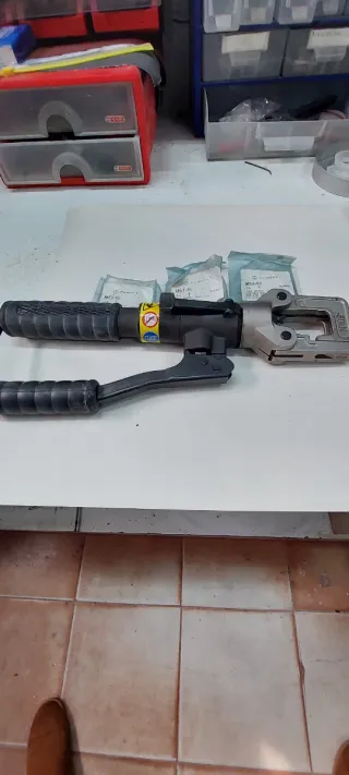 Crimpadora Cembre HT51 + 3 juegos matrices