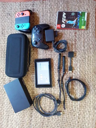 Nintendo Switch (v2) + Pro Controller (prezzo negoziabile)