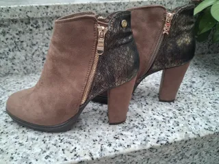 Botines Xti Marrones y Dorados