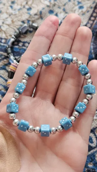 Braccialetti con dadi e occhi turchi