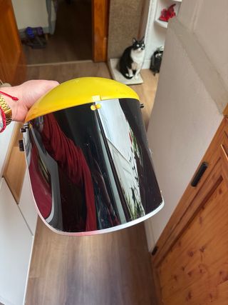 Cascos de soldadura y trabajo.