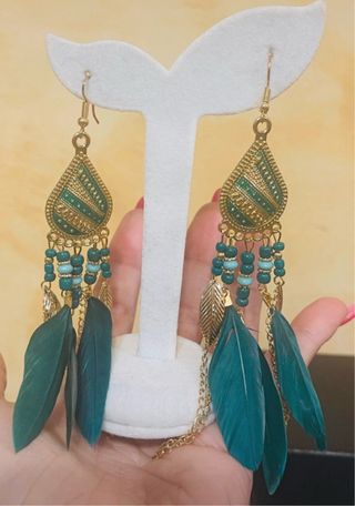 Pendientes largos plumas verde y dorado