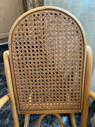Silla balancín mimbre antigua pequeña
