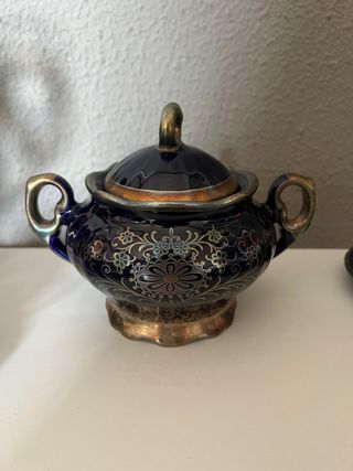 Juego de café azul con detalles dorados