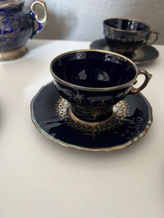 Juego de café azul con detalles dorados