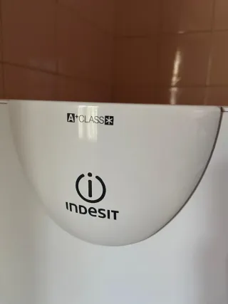 Nevera Indesit Blanca con congelador