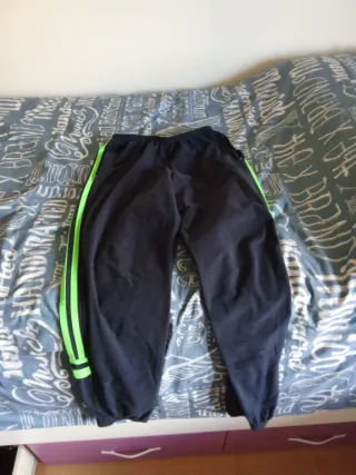 Chándal negro y verde